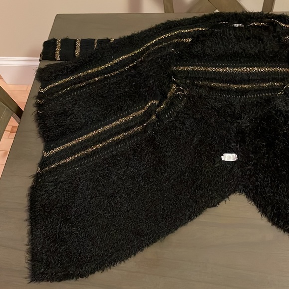 Buffalo David Bitton, Long Sweater (M) [black with gold thread accent] - Picture 9 of 10